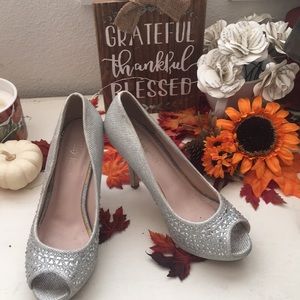 **EXCELLENT CONDITION** STUDDED HEELS